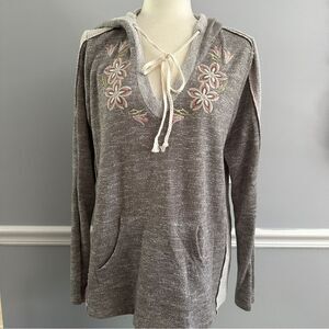 Believe greyish hoodie with light pink flowers and pockets in the front size L